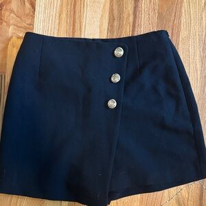 Elegant Black Buttoned Women's Skort